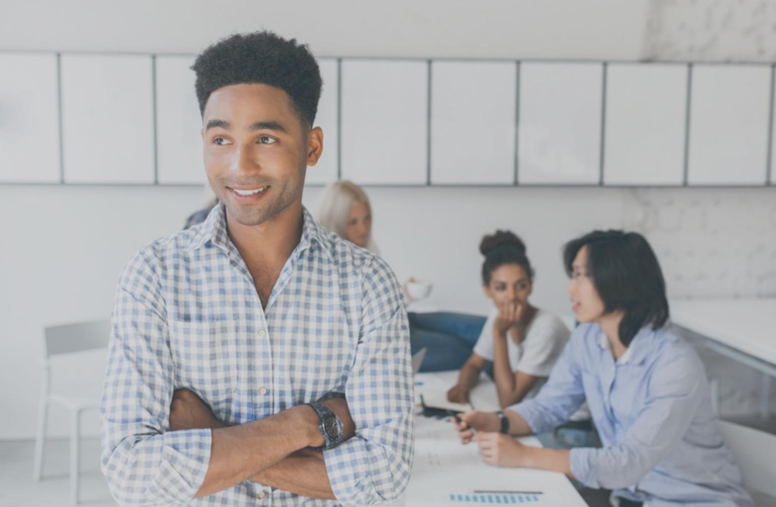 Teilnehmer bei der praktischen Marktanalyse-Schulung